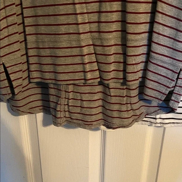 To Liz Claiborne cowl neck lightweight shirts - Picture 5 of 9